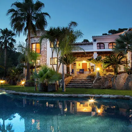 Luxurious With Gorgeous Pool In *