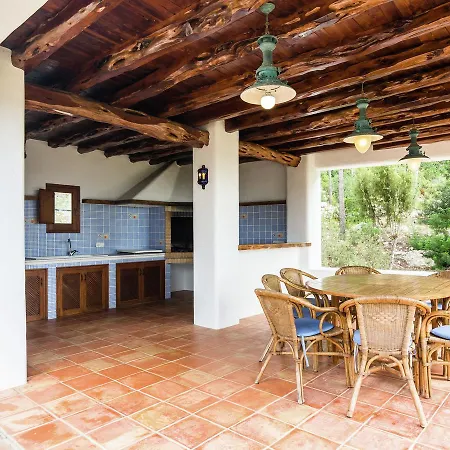 Βίλα Luxurious With Gorgeous Pool In *