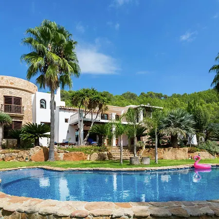 Βίλα Luxurious With Gorgeous Pool In *