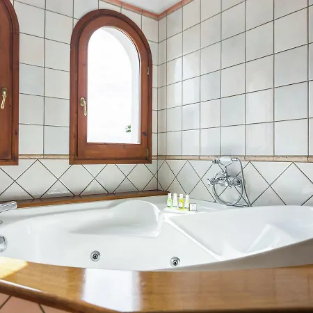 Luxurious With Gorgeous Pool In *