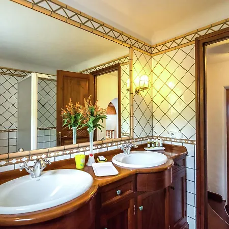 Βίλα Luxurious With Gorgeous Pool In